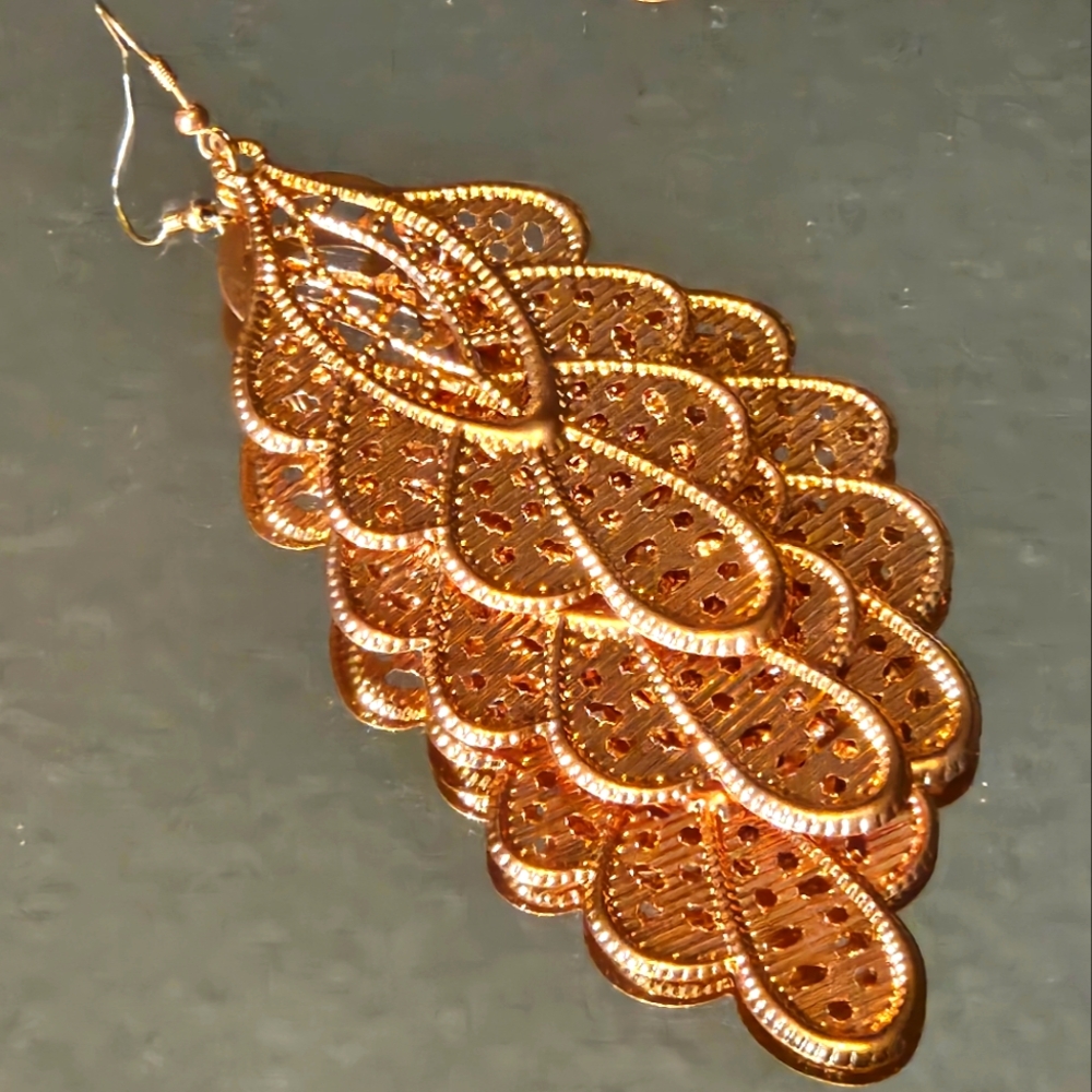 Beautiful Rose Gold Press Tin Dangling Earrings - Picture 6 of 6